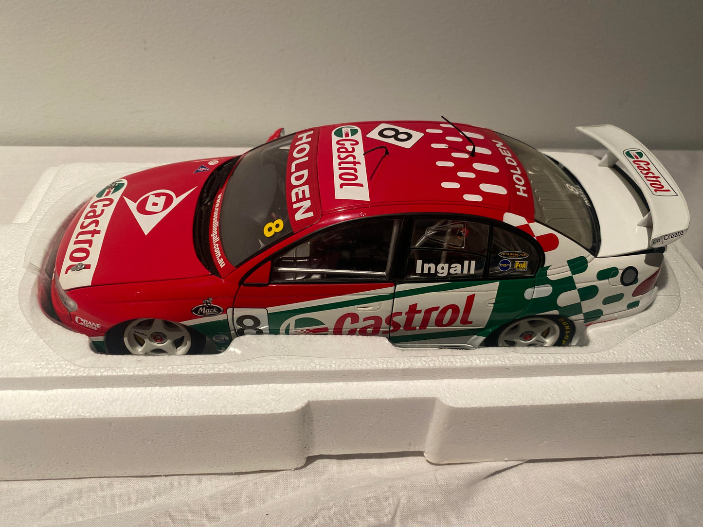 1:18 Castrol Commodore 2002 #8- Russell Ingall Carlectables
