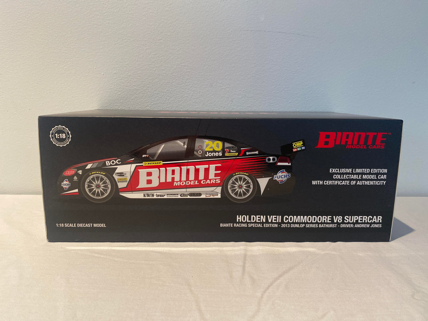 1:18 2013 Andrew Jones Holden VEII CommodoreV8 Special Edition 2013 Dunlop series Bathurst