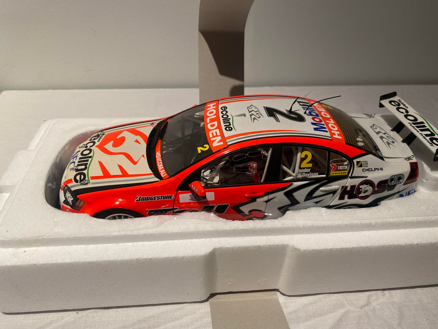 1:18 Bathurst 1000 Winner Tander Davison 2009 VE Commodore